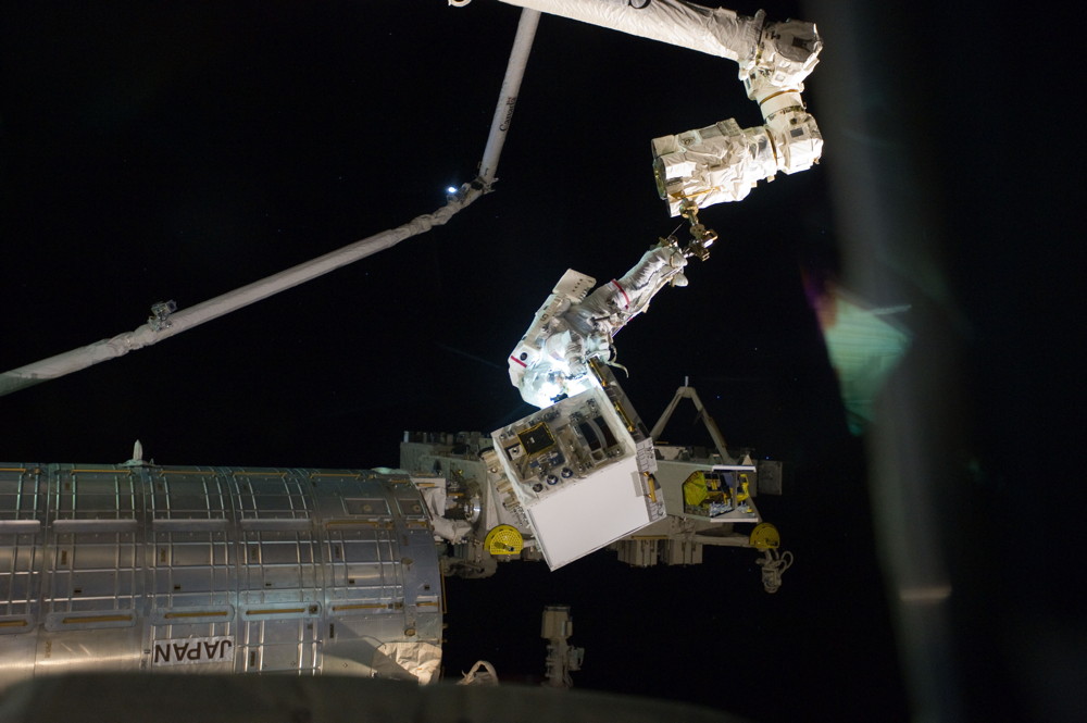Glitch Stalls Robotic Refueling Experiment in Space